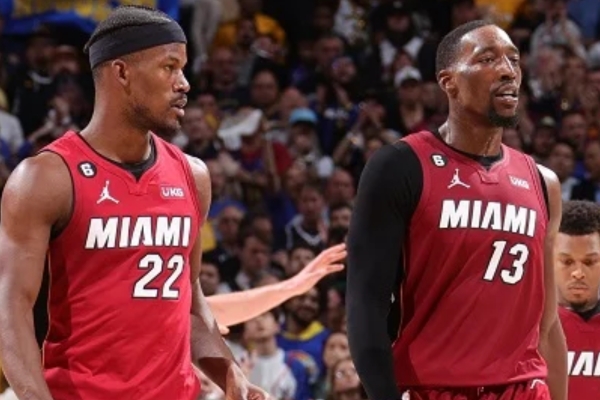 Regata Statement Edition do Miami Heat Jordan 2017/24 nas cores vermelha, preta, amarela e branca. Vista-se com a tradição vitoriosa da equipe | Tevo Sports